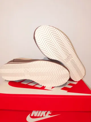 Zapatillas Nike Cortez Mujer Marrón y Dorado