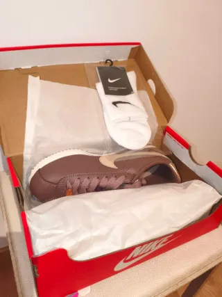 Zapatillas Nike Cortez Mujer Marrón y Dorado