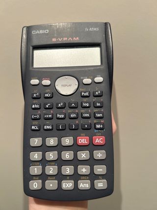 Calculadora Científica Casio fx-82MS