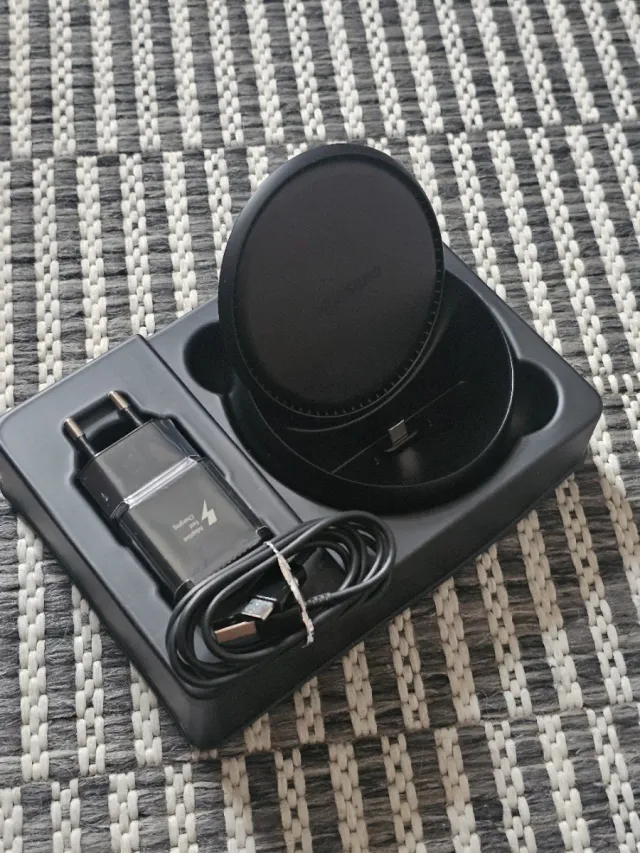 Samsung DeX Station Convierte Móvil en PC