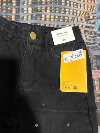 Vaqueros niña H&M negros con corazones dorados
