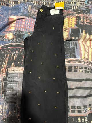 Vaqueros niña H&M negros con corazones dorados