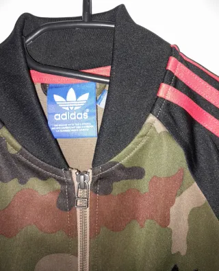 Chaqueta Adidas Camuflaje Negra y Verde