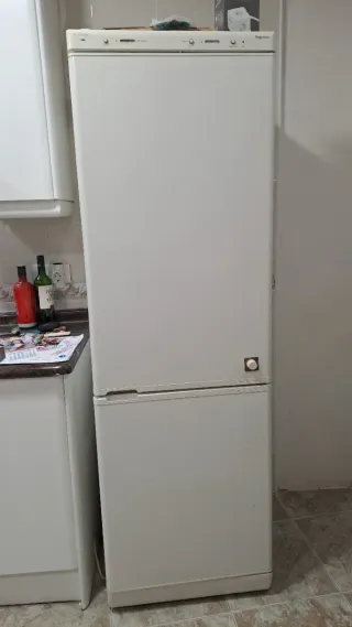 Nevera blanca con congelador