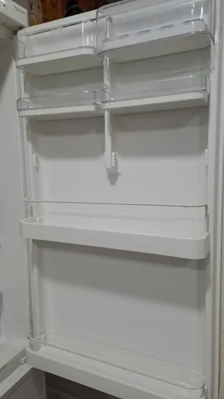 Nevera blanca con congelador