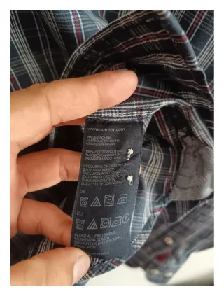 Camisa Tommy Hilfiger Hombre Logo Bordado en Manga