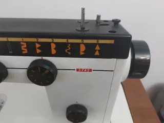 Máquina de coser Alfa 3742