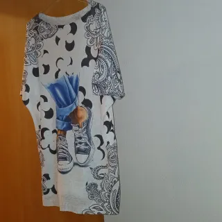 Vestido estampado con zapatillas