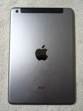 iPad mini 2 Grigio Siderale + custodia nera