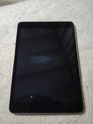 iPad mini 2 Grigio Siderale + custodia nera