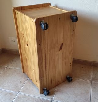 Baúl de madera de pino