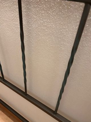 Cama de ferro preta 1,40 x 2,00 m