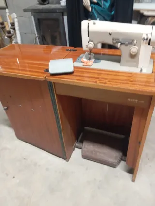 Macchina da cucire Necchi 260