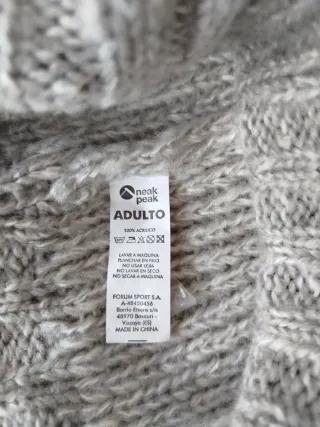 Bonito Gorro de Punto Gris con Pompón de Pelito