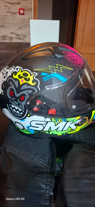 Casco de moto infantil SMK.