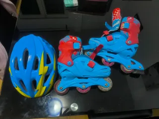 Patines y Casco Azul y Rojo