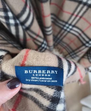Poncho Capa Burberry Beige. Talla Única