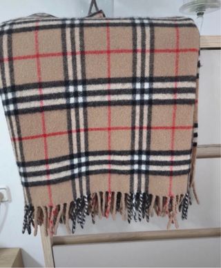 Poncho Capa Burberry Beige. Talla Única