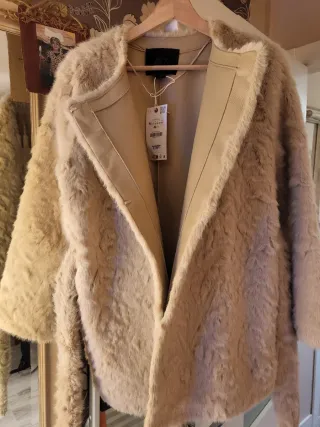 Abrigo pelo beige talla única nuevo