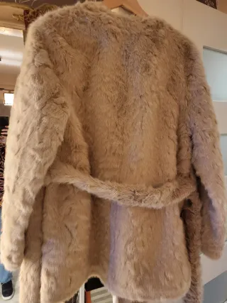 Abrigo pelo beige talla única nuevo