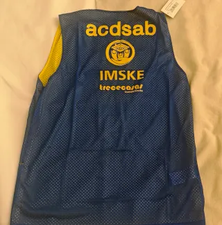 Camiseta reversible deportiva. Talla L