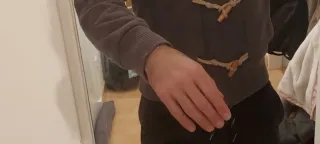 Jersey gris oscuro con cierre de cordones