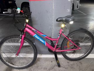Bicicleta infantil rosa y azul