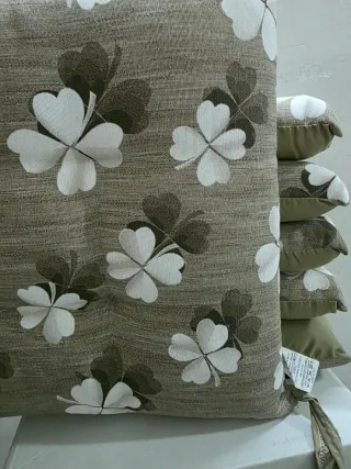 Sono 6  Cuscini Decorativi Fantasia Quadrifoglio