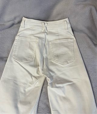 Pantalones blancos con rotos