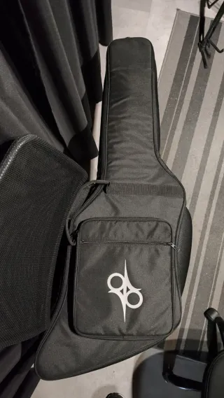 Guitarra barítona Solar E1.6BOP-27 NUEVA con funda