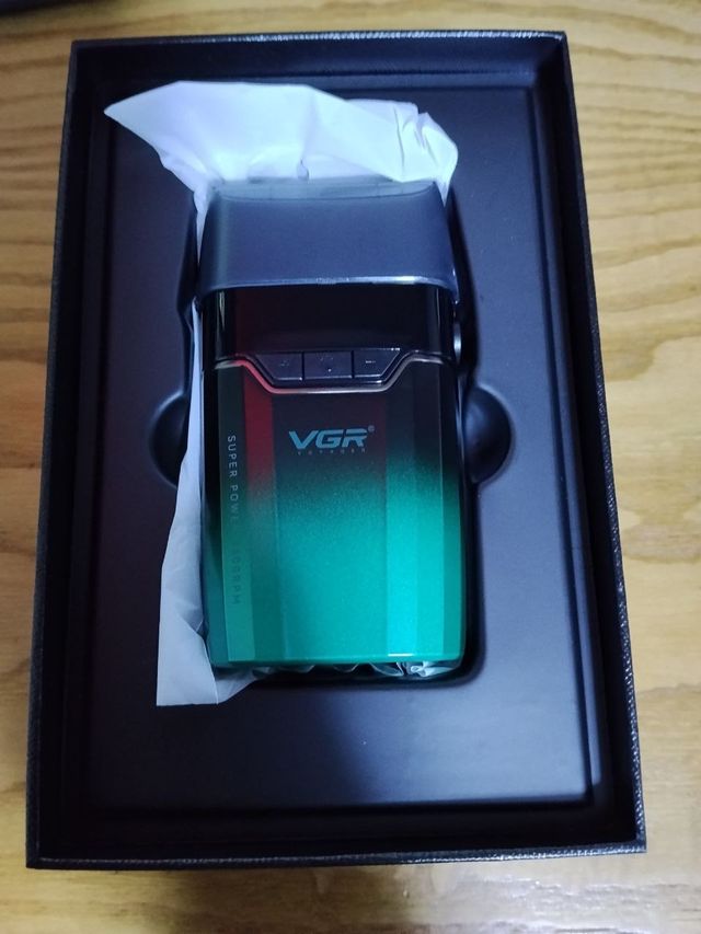 Rasoio VGR V-308 a doppia lama in titanio