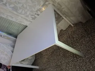 Mesa de comedor blanca metálica