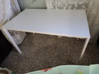 Mesa de comedor blanca metálica