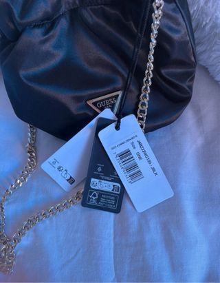 Bolso saco bombonera Guess negro