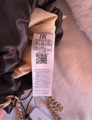 Bolso saco bombonera Guess negro