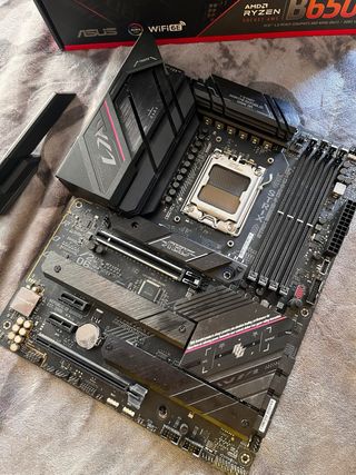 Placa Base ASUS ROG B650E-F Gaming WiFi