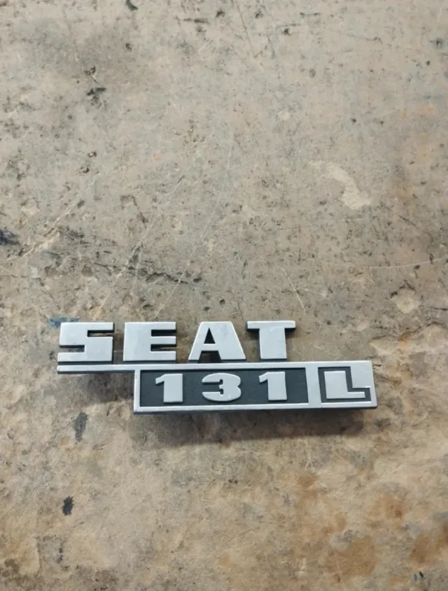 Emblema Seat 131 L