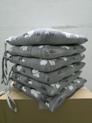 Cuscini decorativi con quadrifogli.