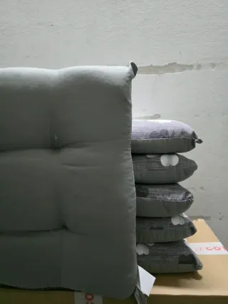 Cuscini decorativi con quadrifogli.