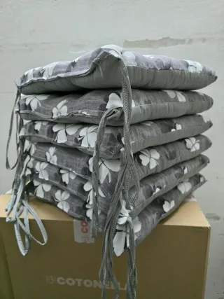 Cuscini decorativi con quadrifogli.