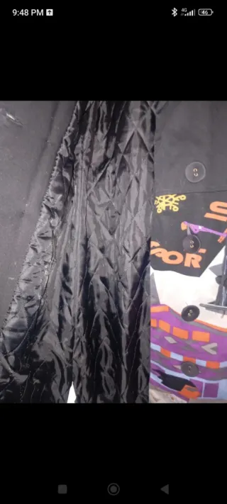 Chaqueta negra con estampado multicolor