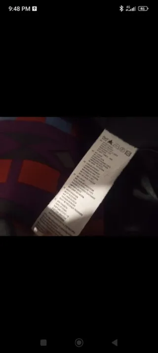 Chaqueta negra con estampado multicolor