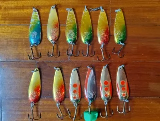 Lotto 12 esche da pesca trota cava