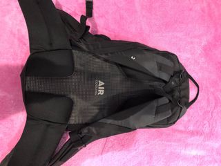 Mochila Quechua Negra espalda Ventilada 20L nueva.