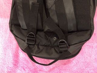 Mochila Quechua Negra espalda Ventilada 20L nueva.