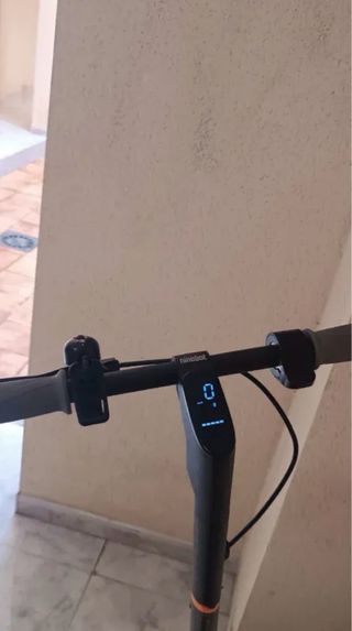 Patinete eléctrico negro