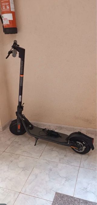 Patinete eléctrico negro