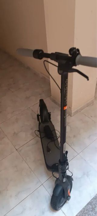 Patinete eléctrico negro