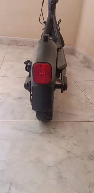 Patinete eléctrico negro