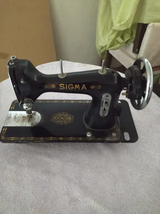 Máquina de coser antigua SIGMA
